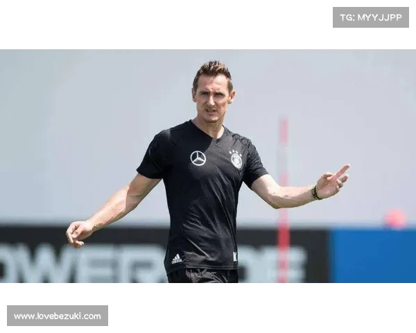 克洛泽批评球队未能有效突破对方防线表示自己即将50岁仍专注于比赛